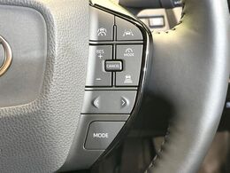 【レーダークルーズコントロール】高速道路での長距離走行が楽に！！自動で速度を保つクルーズコントロールが、衝突軽減システムと連携し、前方の車両を感知して車間を保つように速度調節してくれます！！