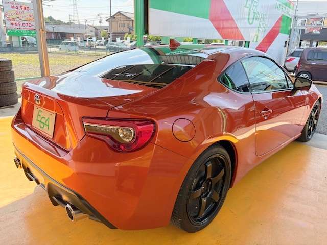 ご希望のお客様には、納車時までに細かなキズやヘコミなどを当社工場にて修復後お渡しする事も可能ですので、お気軽にスタッフまでご相談ください！（別途費用）