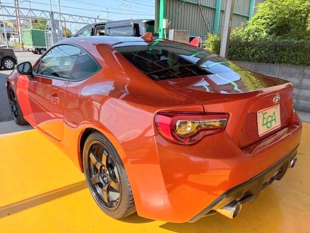 ご希望のお客様には、納車時までに細かなキズやヘコミなどを当社工場にて修復後お渡しする事も可能ですので、お気軽にスタッフまでご相談ください！（別途費用）