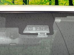 【トヨタセーフティセンス】走行中に前方の車両等を認識し、衝突しそうな時は警報とブレーキで衝突回避と被害軽減をアシスト。より安全にドライブをお楽しみいただけます。