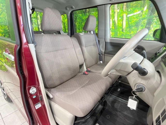 運転席シート廻りは使用感も少なく、良好な状態となっています。丁寧に使われていたことがよくわかりますね。