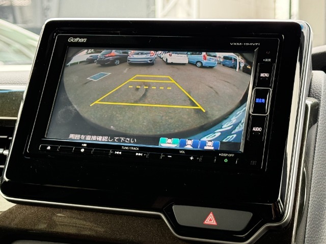 バックカメラのお写真です。駐車が苦手な方でも楽に駐車が行えますね♪