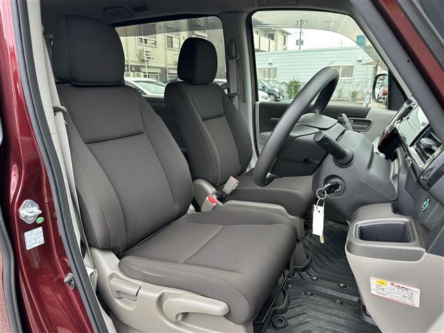 気になる車はすぐにお問い合わせください！画面右側の0066から始まる無料ダイヤルからお問い合わせ下さい！専門スタッフがお車のご質問にお答えいたします！