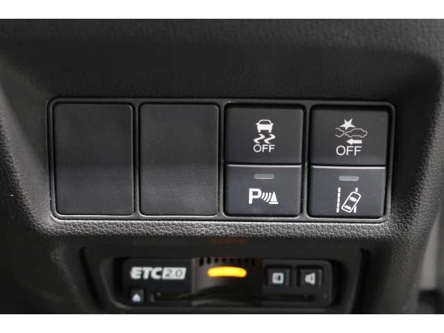 ホンダセンシング搭載！誤発進抑制機能・路外逸脱抑制機能・歩行者事故低減ステアリング・車線維持支援システム・先進車発進お知らせ機能など多彩な先進安全機能でより安全で快適なドライブを支援します。