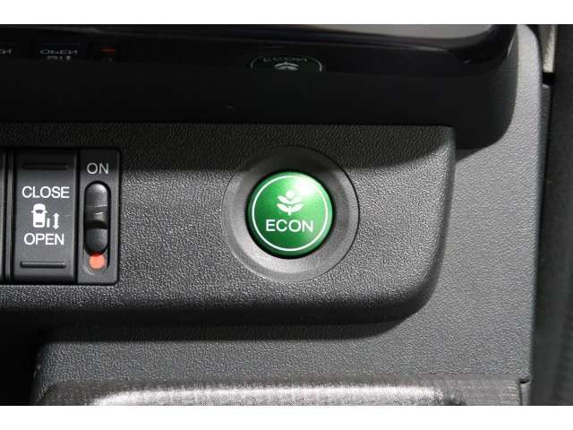 ECONボタンで低燃費モードに☆☆☆ECONスイッチを上手に使ってエコドライブ♪♪環境にもお財布にも優しい装備です☆☆☆
