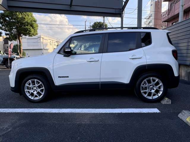 台形のホイールハウスもJeepの特徴。横から見てもJeepだとわかりますね！