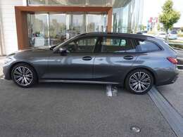 徳島県にて輸入車ディーラーを30年以上運営してきた『ノヴィルグループ』ならではの、安心整備（バッテリー新品交換など）にてお客様にご納車させて頂きます。