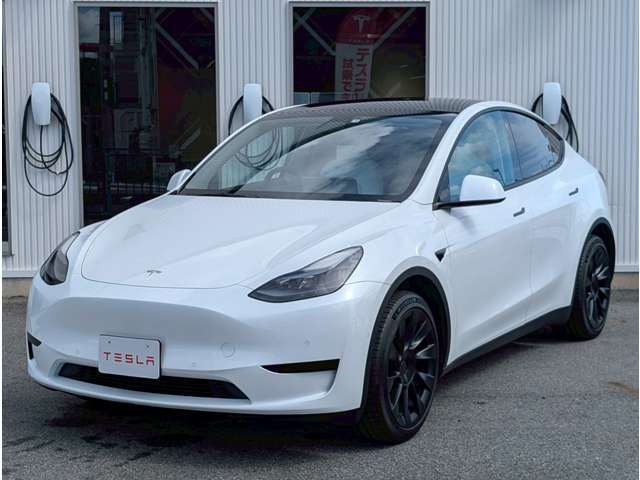 モデル3、モデルyを中心に常時20台以上の各年代モデルを展示し、乗り比べ試乗をしていただいております！！