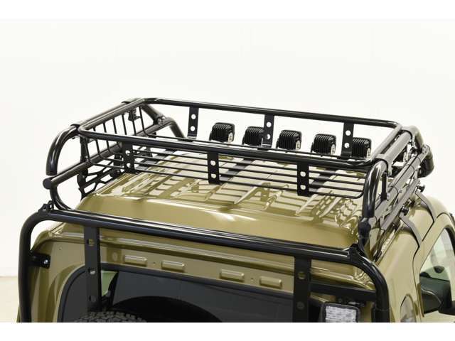 どの方向からも荷物を載せやすいバスケットです。