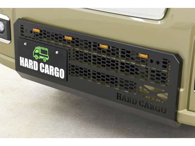 機能的にも見た目にもカッコイイスキッドグリルを装着しております。