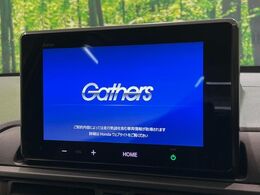 【ディスプレイオーディオ】視認性が高いディスプレイ付きオーディオを装備♪操作性も良好で直感的なソース選択が可能です。バックカメラを接続すれば後退時のカメラ画像もチェックでき便利！