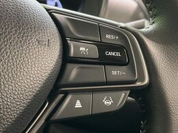 【アダプティブクルーズコントロール】高速道路での長距離走行が楽に！！自動で速度を保つクルーズコントロールが、衝突軽減システムと連携し、前方の車両を感知して車間を保つように速度調節してくれます！！