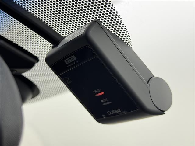 【前後録画型ドライブレコーダー】映像・音声などの運転中の記録を残します。事故などを起こした起こされた時の証拠になりえますので、もしも時でも安心ですね。