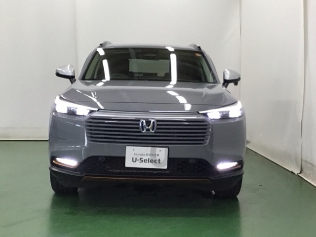 LEDヘッドライトを装備しています。LEDヘッドライトはとても明るく、雨の日や夜間走行も安全・安心です。オートライトコントロール付きで周囲の明るさに応じて自動で点灯・消灯します