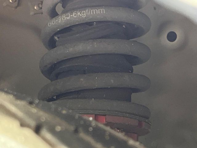 お車を安心してお乗りいただく為には、足回りの定期点検が欠かせません。サービスサポート（有償保証）では無料点検もご提供しており、安心のカーライフをお過ごしいただけるサポート体制が整っています。