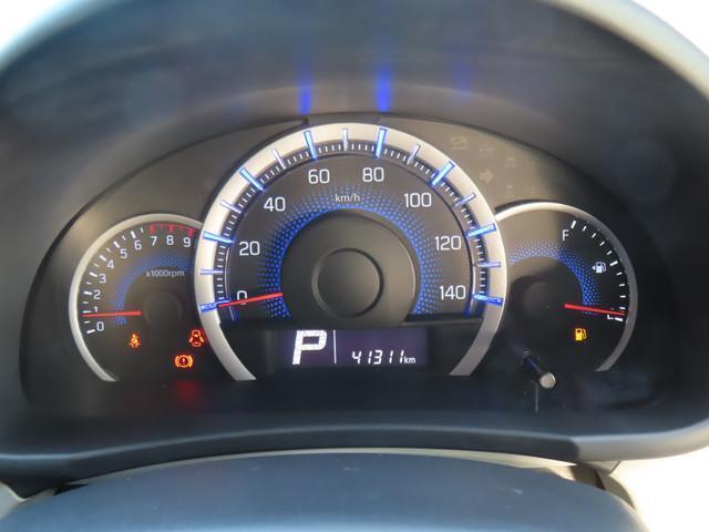 スタイリッシュな自発光式の3連メーターパネルです