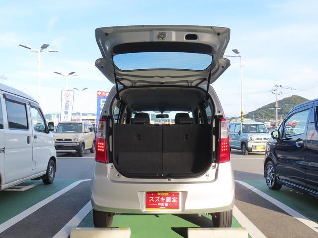 バックドアは雨でも荷が濡れにくい上開き跳ね上げ式。レジャーやショッピングの荷物も積みやすそうですね！