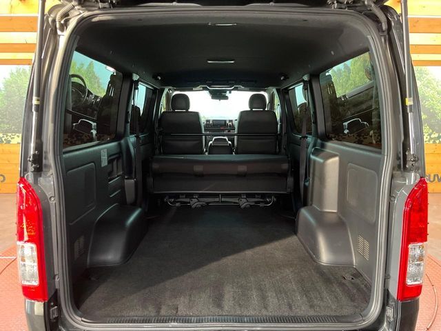 普段のお買い物や通勤、送迎等に十分な荷室スペースを確保しております。セカンドシートを倒すと、大きな荷物の積載も可能です♪