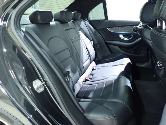 ●【お車の内装について】シンプルで上質なインテリアです！視認性もよく、コックピット周りには便利な機能が満載です！