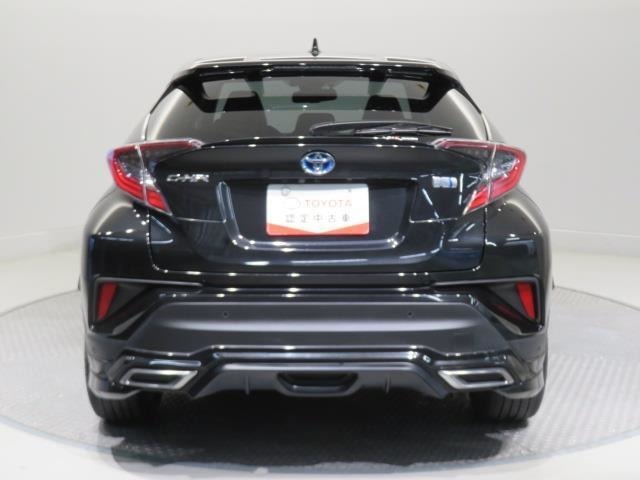 「バックフォルム」です。トランク・ラゲッジスペースには、多くの荷物を入れることが可能です。