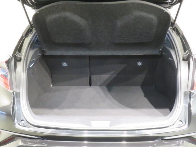 広々としたラゲージスペースを備えています。大きなものや長さのある荷物もしっかりと積み込めます。