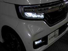 【LEDヘッドライト】ディスチャージヘッドライト（HID）と同等の明るさで、夜道や雨天走行が明るく視界良好！！　フォグライトも装備で、安心感さらにUPです♪安心ドライブを楽しんで下さい♪