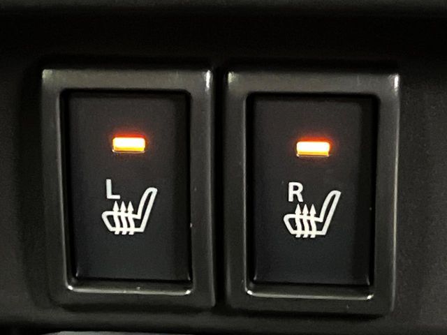 【シートヒーター】寒い日に重宝するシートヒーター！エアコンより早く温まってくれるので寒がりの人も安心ですね♪エアコンの温風は乾燥するから苦手、という方にもをおすすめです。