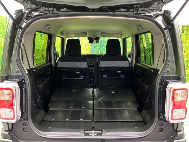 普段のお買い物や通勤、送迎等に十分な荷室スペースを確保しております。セカンドシートを倒すと、大きな荷物の積載も可能です♪
