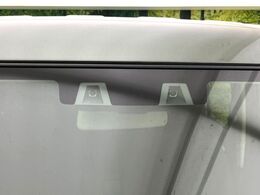 【スズキ　セーフティサポート】走行中に前方の車両等を認識し、衝突しそうな時は警報とブレーキで衝突回避と被害軽減をアシスト。より安全にドライブをお楽しみいただけます。