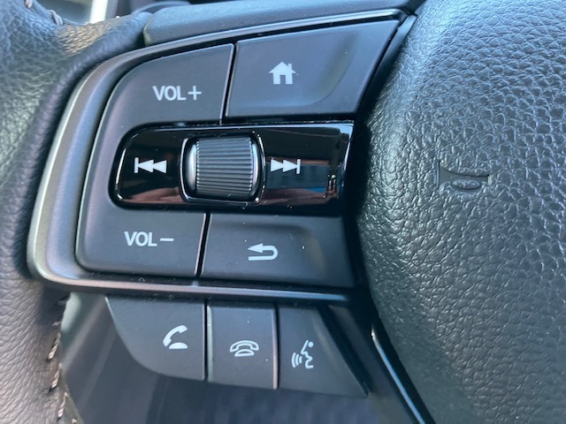 速度と車間距離を設定すると、自動で加減速を行い走行致します。高速道路で活躍間違いなし♪