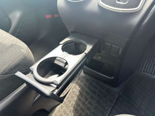 【ドリンクホルダー】車を運転するのに必需品ですよね！便利装備は多い方がいい☆