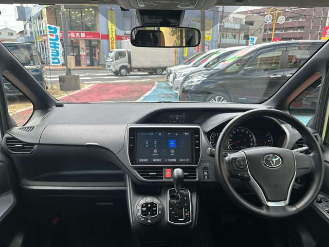 【インパネ画像】オシャレなインパネ周り♪運転中も大満足☆ダッシュボードも大きな傷やシミもなく綺麗ですね！内装のキレイなお車は気持ちがいいですし、コンディションのいい車が多いんです。