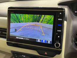 【バックカメラ】駐車時に後方がリアルタイム映像で確認できます。大型商業施設や立体駐車場での駐車時や、夜間のバック時に大活躍！運転スキルに関わらず、今や必須となった装備のひとつです！
