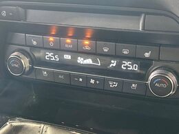 【シートベンチレーション】夏場は涼しい風でお尻や背中の熱やムレを防ぎ、冬はエアコンよりも早く温まってポカポカに！季節を問わず快適に過ごせます。