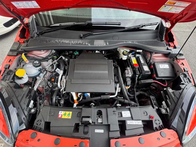 電気自動車ならではの静粛性とスムースで力強い走行が楽しめます。