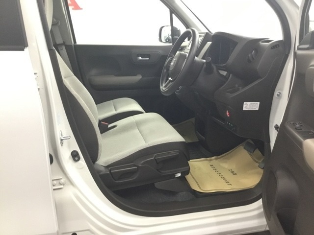フィット感のあるシート。しっかりと支えてくれるので、長時間の運転を快適にサポートしてくれます。