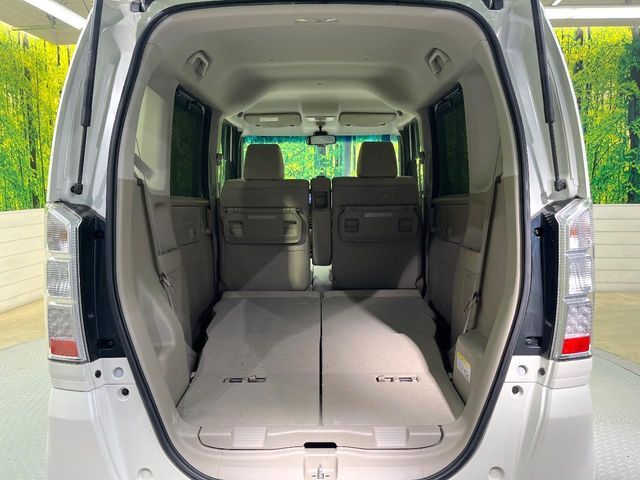 普段のお買い物や通勤、送迎等に十分な荷室スペースを確保しております。セカンドシートを倒すと、大きな荷物の積載も可能です♪