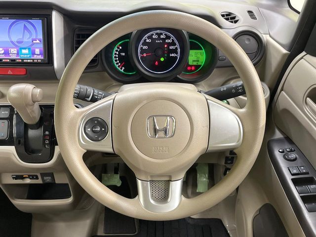 ステアリングも使用感が少なく、きれいな状態となっております♪