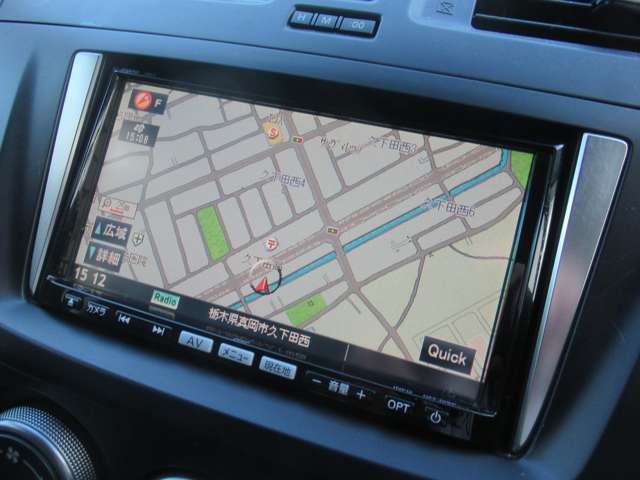 社外ナビが装備されております♪画面もクリアで運転中も確認しやすいです♪ワンセグTVとDVDの視聴もお楽しみ頂けます♪ナビがあればお出かけの際も安心ですね♪