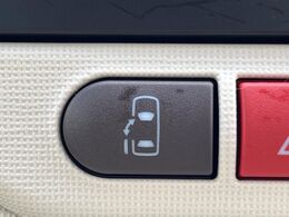 【パワースライドドア】スマートキーや運転席のスイッチでスライドドアの開閉が可能♪電動だから力を入れてドアを開ける必要が無く、小さいお子様でも、重い荷物を持っている時もラクに開け閉めできます♪