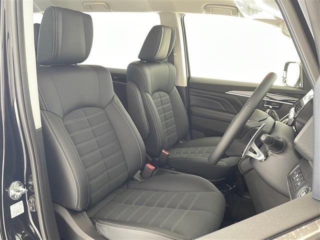 【運転席】座り心地が良いシートなので長時間の運転でも快適にお過ごしいただけます。新品のフロアマットのご注文も可能です。掲載箇所以外にご希望の写真がございましたらお気軽にお問い合わせ下さい。