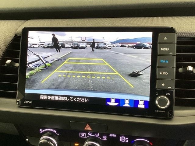 便利な3ビュー切り替え、ガイド線表示付きのバックカメラです！後退時、後方の視界をサポートします！