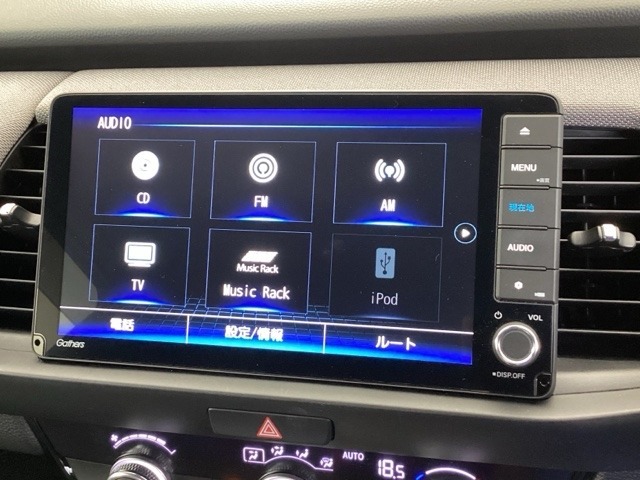 ナビ機能だけでなく、ミュージックサーバー、Bluetooth、フルセグテレビ、DVDとCD再生など、オーディオ機能がついています。