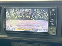 【バックカメラ】駐車時に後方がリアルタイム映像で確認できます。大型商業施設や立体駐車場での駐車時や、夜間のバック時に大活躍！運転スキルに関わらず、今や必須となった装備のひとつです！