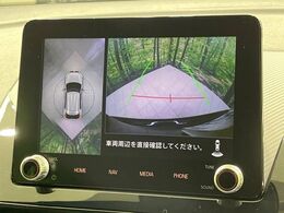 【マルチアラウンドモニター】専用のカメラにより、上から見下ろしたような視点で360度クルマの周囲を確認することができます☆死角部分も確認しやすく、狭い場所での切り返しや駐車もスムーズに行えます。