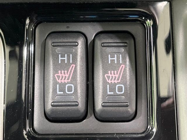 【シートヒーター】寒い日に重宝するシートヒーター！エアコンより早く温まってくれるので寒がりの人も安心ですね♪エアコンの温風は乾燥するから苦手、という方にもをおすすめです。