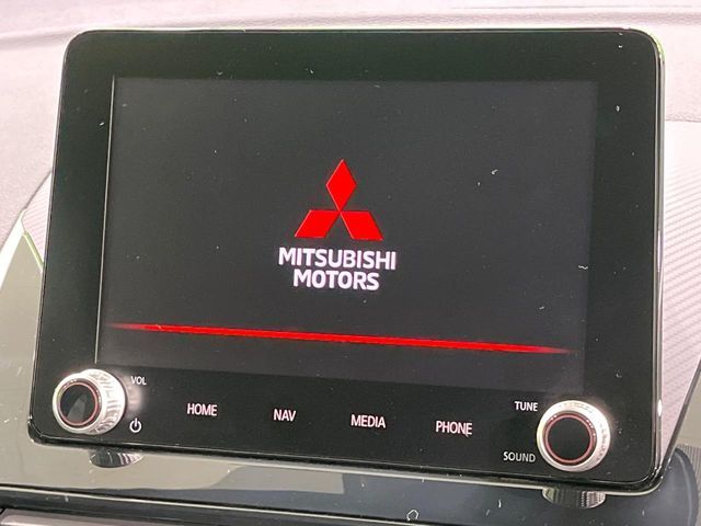 【メーカー純正ナビ】インテリアに溶け込むスタイリッシュな「専用設計」メーカーナビを装備♪視認性や操作性など基本性能にも優れ、より上質なカーライフをお楽しみいただけます。