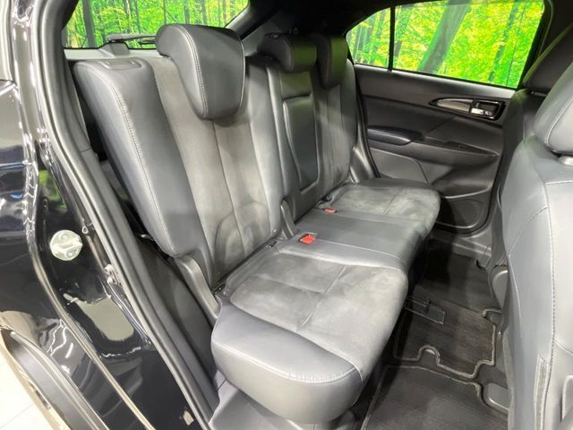 後部座席も気になるようなキズ・汚れやへたり等、大きなダメージはなく、良好な状態です。