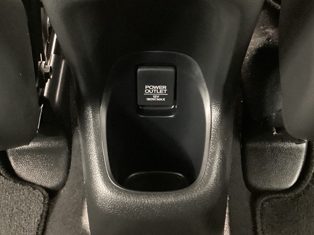 ソケット類も充実☆対応のケーブルがあれば車内でスマホなどの充電が可能です☆