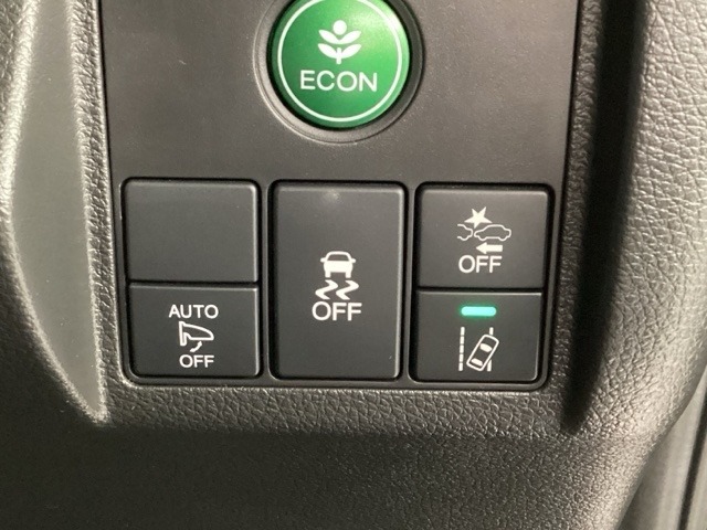 多彩な先進機能で運転がもっと安心に！もっと快適に！ホンダセンシング装着車☆エンジンやエアコンなどクルマ全体の動きを燃費優先で自動制御するECONモード。
